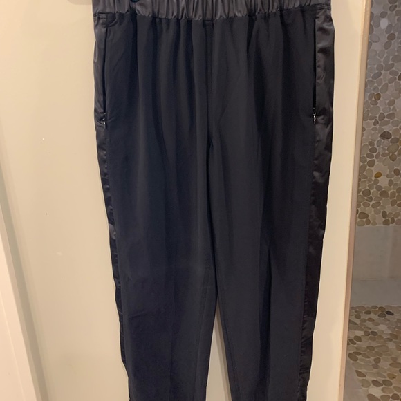 Lululemon rise and shine tuxedo pants EUC 6 - Picture 5 of 11